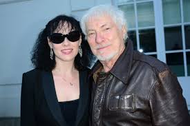 We did not find results for: Hugues Aufray Assume Femme Et Maitresse Et Raconte Son Trouple