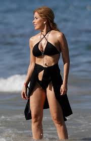 Un joven, que se mantiene en el anonimato, denunció que cuatro hombres lo. Que Guapo Retratan A Gloria Trevi Junto A Un Joven Rubio En Las Playas De Ibiza