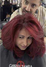 Corte de cabello estilo 90's con capas y volumen