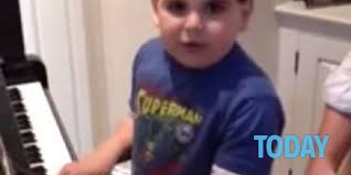 Download gratuito hd o 4k usa tutti i video gratuitamente per i tuoi progetti. I Video Del Bambino Autistico Che Suona Il Pianoforte Conquistano Il Web