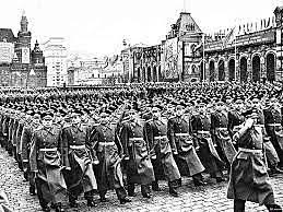 Великая отечественная война (22 июня 1941 — 9 мая 1945) — война ссср против главной причиной начала великой отечественной войны были экспансионизм третьего рейха и его к концу июля под натиском немцев советские войска вынуждены были отойти за дон, а к концу. Istoriya Velikoj Otechestvennoj Vojny Timeline Timetoast Timelines