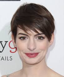 Waves haircut never falls flat, be it short hair or long hair. Anne Hathaway Short Hair Bpatello