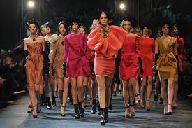 Albert elbaz was born in casablanca, morocco in 1961. Alber Elbaz Leaves Lanvin 28 Of His Best Runway Looks Vogue