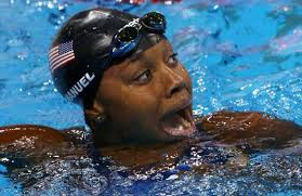 Simone Manuel torna-se a primeira negra campeã olímpica na natação
