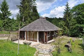 Acces la bucatarie, atv, foisor in curte, frigider in unitate, gradina/curte, gratar/barbeque, internet prin cablu, livada, living, loc amenajat de. Pensiunea Casa Bunicilor Manastirea Humorului Traditional House Outdoor Structures House Design