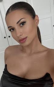 Evelyn Marin's Instagram, Twitter & Facebook