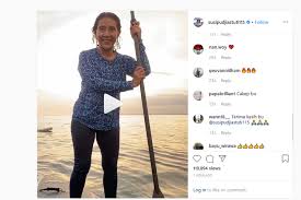 Selamat tahun baru, selamat membangun. Ditemani Kano Dan Sunset Susi Ucapkan Selamat Natal Dan Tahun Baru