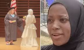 Lisa Mesi's Instagram, Twitter & Facebook