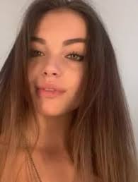 Liza Nagy's Instagram, Twitter & Facebook