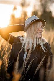 How To Take Portraits At Sunset Outdoor Portrait Photography How To Take Portraits Flash Photography Tips