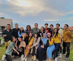 Ashton kutcher / ashton kutcher news bilder und fo. Uniknya Kebiasaan Para Pemain Love Story The Series Di Bulan Ramadhan Beritaind