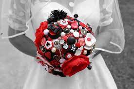Pour que cette journée à la fois unique et exceptionnelle soit parfaite, optez pour le style que vous souhaiterez donner à votre mariage et plus particulièrement à votre bouquet. Bouquet De Boutons Bouquet De Mariee Alternatif Originaux Mariage