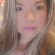 Carolyn Wolf's Instagram, Twitter & Facebook