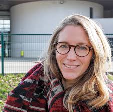 CONJUGUE LE PASSE AU PRESENT !