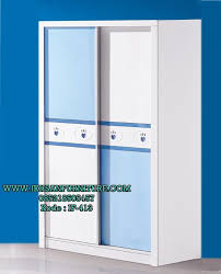 Mungkin beberapa gambar yang akan saya berikan di bawah ini cukup relevan dengan apa yang ada di bayangan kalian. Lemari Baju Anak Pintu Sliding Minimalis Modern Desain Kamar Anak Anak Lemari Lemari Pakaian