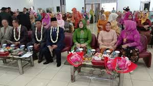 Padahal dibalik itu ibu belum makan seharian sebiji nasi pun. Bupati Majalengka Hadiri Peringatan Hari Ibu Ke 91 Tahun 2019 Sergap