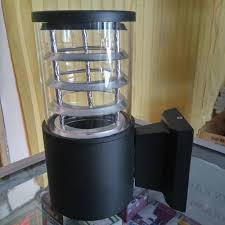 Selain kurang elok dipandang, penerangan yang kurang pada sebuah taman akan mungkin membuat tampak depan dari rumah idaman anda akan nampak mengerikan. Lampu Hias Antik Pilar Dinding Dekorasi Buat Di Depan Rumah Model Kaca Spiral 1 Lampu Shopee Indonesia