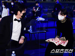 191121 청룡영화제 여우조연상 #이정은 배우 수상소감 프리뷰pic.twitter.com/kywkwtov4w. Ae 6lbmbypejlm