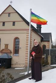 Berlin (foto) das verbot der uefa, das stadion in münchen beim spiel gegen ungarn, wo homosexuelle. Regenbogenfahne Auf Dem Kreuzberg Franziskaner