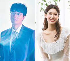 사마귀는 티눈에 비해 외관상으로 볼 때 상대적으로 표면이 고르지 않고 울퉁불퉁하며, 결정적으로 외곽의 각질층을 걷어내고 보면 작은 점 모양의 붉거나 검은 점들(점상출혈)이 관측된다.2. Rbuazwze2dxzom