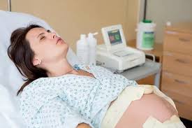 En la actualidad, muchas unidades obstétricas usan salas combinadas de trabajo de parto, parto, y recuperación posparto para que las mujeres, las personas de apoyo y los neonatos permanezcan en la misma habitación durante toda su estadía. Arquivos Parto Normal Pebmed