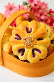 春暖花开 花形紫薯面包 food gummy candy fruit