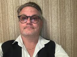 Vi tackar publiken i Strömsnäs för en mycket trevlig afton och vi hoppas på  en snart återseende.