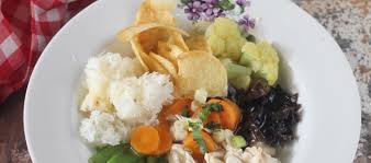 Resep semur ayam diatas merupakan salah satu jawaban untuk tips memasak sederhana namun enak, yang bisa anda sajikan untuk keluarga di rumah. Sup Manten Sajian Berkuah Hangat Di Pesta Pernikahan Merahputih