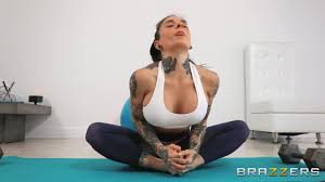 Curvy Joanna Angel gets analized after treating a big cock to an oiled  footjob - Pichunter