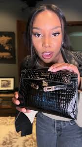 How to Wear An Hermes Kelly Pochette