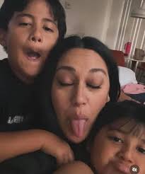 Beautiful I love very much both of you and your adorable kids  🥰🥰🌸💕🥰🥰🥰🥰