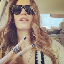 Instagram Photo By Serenayss Serenayss Via Iconosquare Square Sunglasses Women Sunglasses Women Celebrities Female