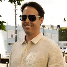 Variedad de estilos para caballero 😎🤓 encuentra el ideal para ti. Te  esperamos hoy miércoles hasta las 5PM✓ 👓 Examen de la vista disponible con  la Dra. Yvette Mercado 📞 ¡Llama y