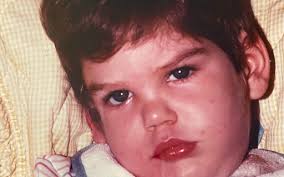 Homem que espancou filha de 2 meses tentou culpar gato da família pela  morte da bebê