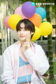 Tomorrow X Together Online Fan Sign Event Behind The Scenes Txt Signs Event Kai