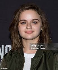 Tara Knott's Instagram, Twitter & Facebook