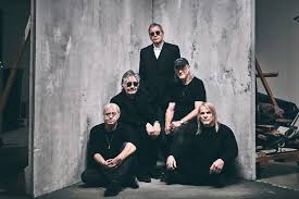 Deep purple were ranked #22 on vh1's greatest artists of hard rock programme. Deep Purple Bescheren Ihren Fans Ein Gutes Neues Album Samt Bonusmaterial Auf Dvd Mucke Und Mehr