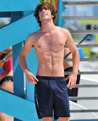 Julianne hough, diego boneta, tom cruise, alec baldwin, russell brand & mary j. Pin On Batman Armor