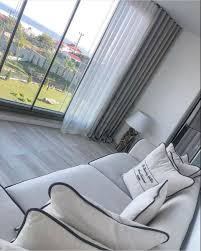 Bu kadar özelliğin yanın da bir su geçirmeyen ve aleve karşı oldukça dayanıklı olmasıdır. Balkon Perdesi Ev Icin Perde Evler
