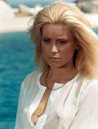 Giorgio et son chien melonpo vivent seuls sur une île de méditerranée. Catherine Deneuve On The Set Of Liza 1972 Catherine Deneuve Catherine French Beauty