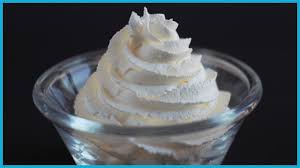 La panna cotta con coulis di lamponi è un dolce al cucchiaio, in cui il sapore dolce della panna viene esaltato dal sapore acidulo dei lamponi. Come Montare La Panna Fresca Vegetale Panna Fix Dolceneve Torte Italiane Youtube