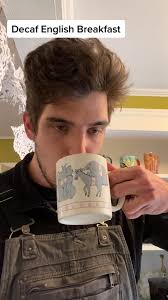 Elliot Mclaughlin (@im.elliot)