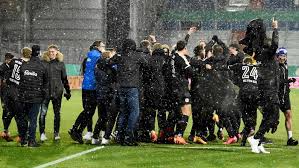 Holstein kiel wirft den fc bayern sensationell nach elfmeterschießen aus dem wettbewerb. Pokal Wahnsinn Kiel Kickt Die Bayern Raus Deutschland Sportnews Bz