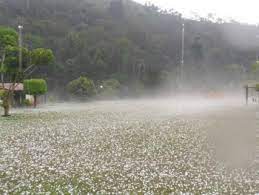 Queda de granizo em linha são marcos, em seara, segundo ouvintes da rádio belos fm — foto: Granizo Chuva De Granizo Toda Materia