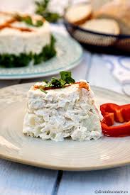 Este delicioasa si foarte buna pentru zilele ploioase de toamna. Salata De Conopida Cu Pui Maioneza Si Usturoi Diva In Bucatarie
