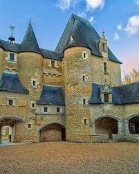 Fougères se distingue des grands châteaux de la loire par une. Chateau De Fougeres Sur Bievre