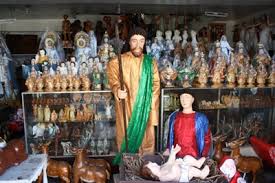 From i.pinimg.com the masterpiece of wood sculpture art. Paete Laguna Wood Carving Prices Wood Carving Hd Images