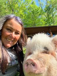 Ella and Hamlet….just a girl and her pig. ❤️