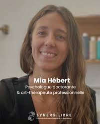 Nous sommes heureux d'acceuillir Mia Hébert, psychologue doctorante et  art-thérapeute professionnelle, au sein de l'équipe SynergiLibre! 🤗 Avec  une approche douce, créative et humaine, Mia accompagne les adultes qui  vivent entre autres