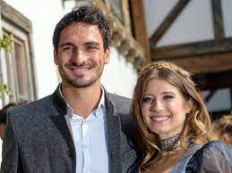 Hawtcelebs is your primary destination for the very latest women celebrity, fashion style, red carpet, entertainment, pop culture, beauty. Cathy Hummels Spricht Uber Das Eheleben Mit Bvb Fussballer Mats Hummels Promi Tv
